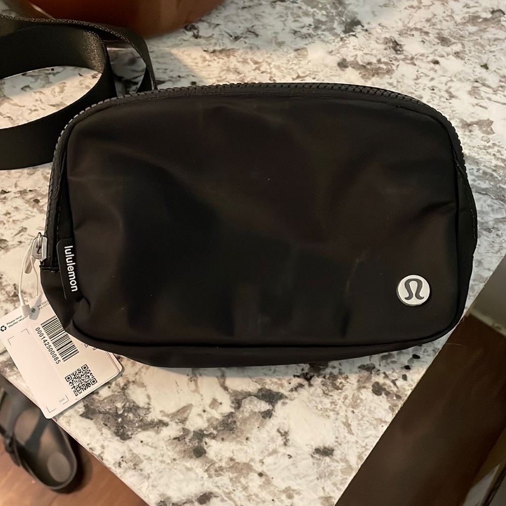 Lululemon Everywhere Bag with Extended Belt